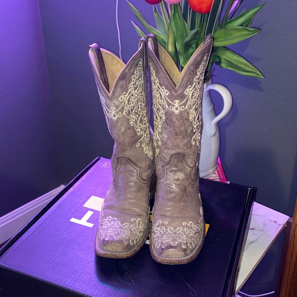 Corral Brown and Cream Embroidered Boots